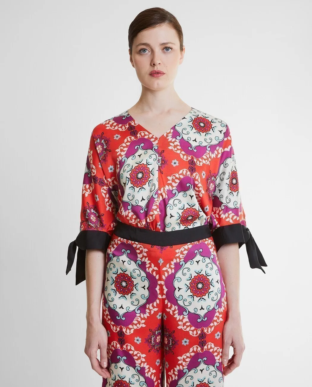 BLUSA ESTAMPADA LAZO EN MANGA