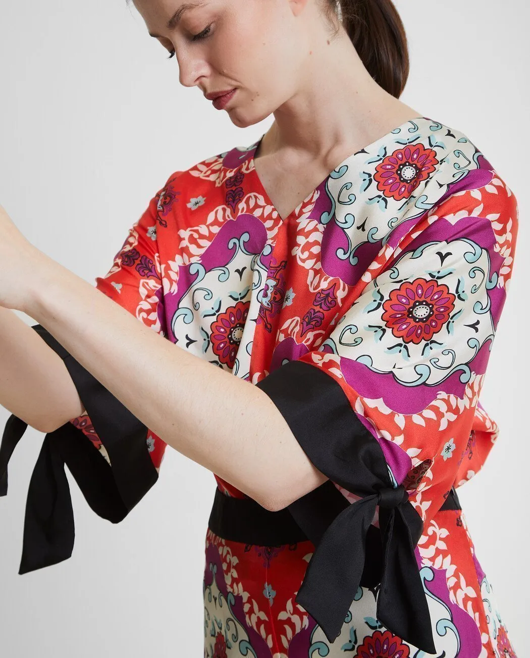 BLUSA ESTAMPADA LAZO EN MANGA