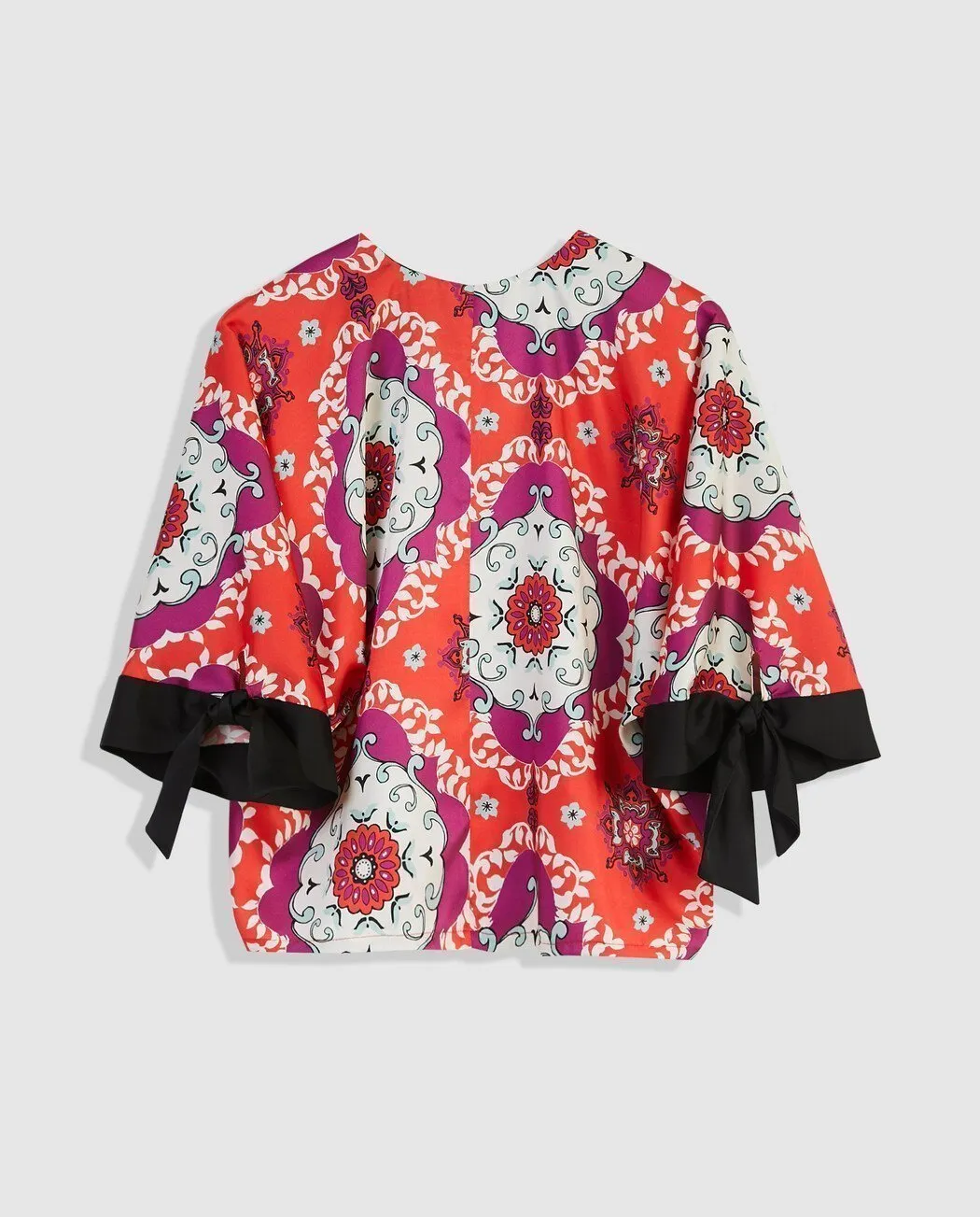 BLUSA ESTAMPADA LAZO EN MANGA