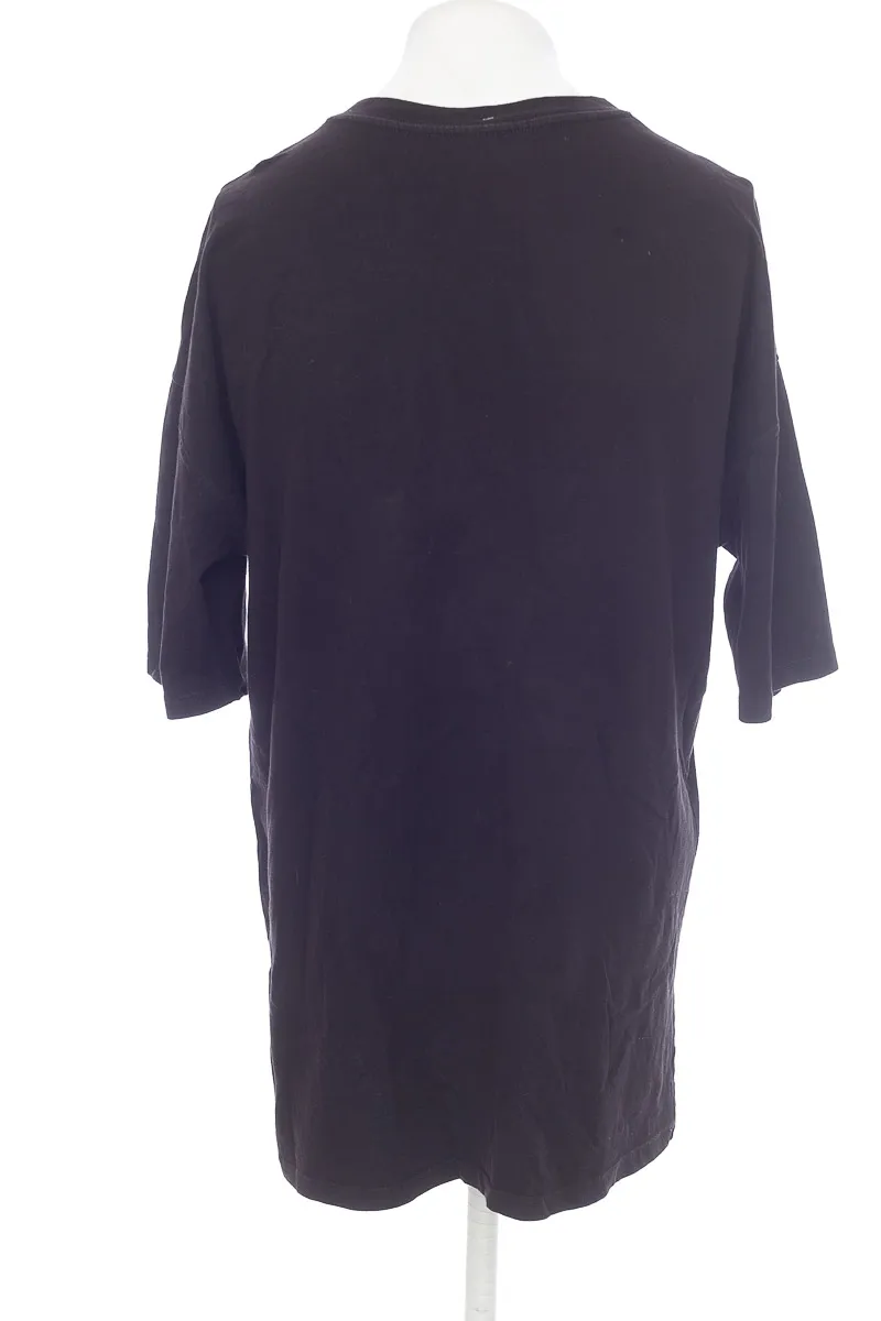 CAMISETA COLOR NEGRO  CLOSEANDO