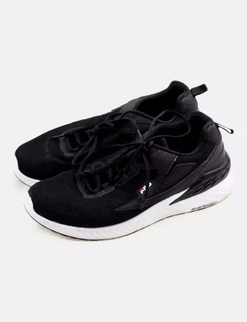 Fila Deportiva negra básica