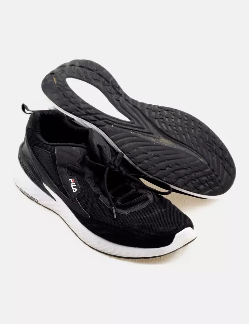 Fila Deportiva negra básica