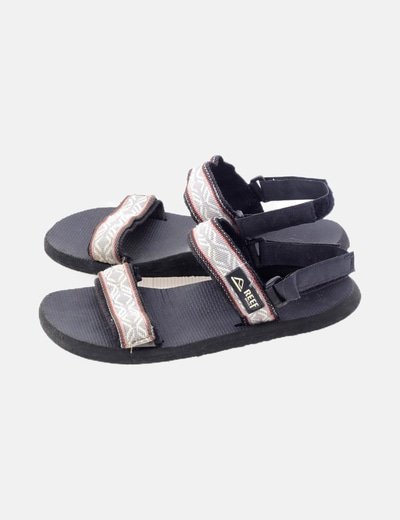 Reef Sandalia negra detalle bordados multicolor