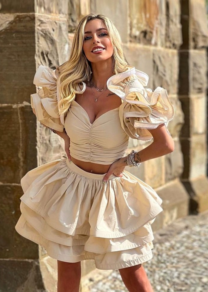 Top fiesta volantes beige